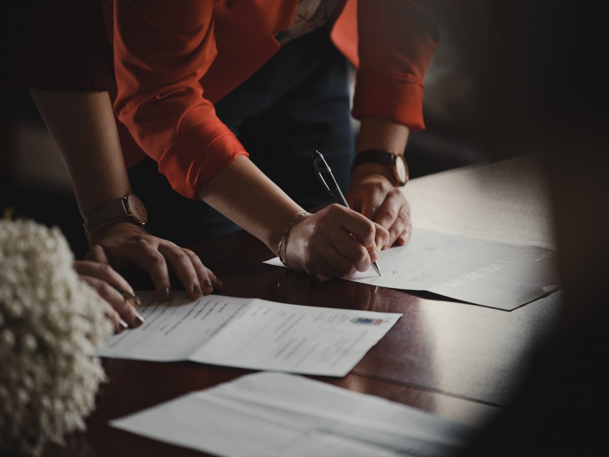 signature agreement desk